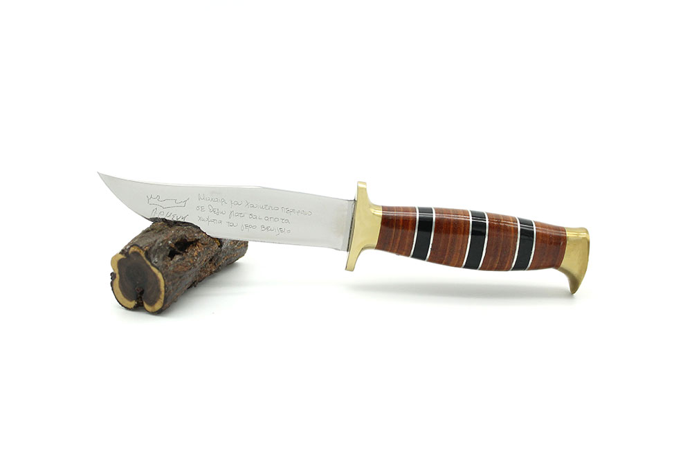 Single-cut dagger with leather handle