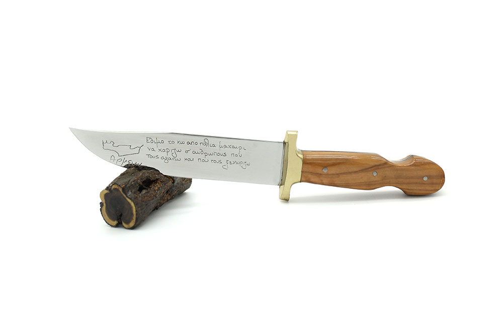 Single-edged knife with wooden handle